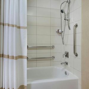 King Room Adapted Tub Mobility Hearing Accessible