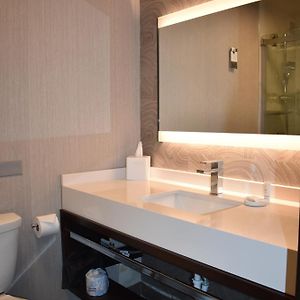 Junior King Suite Sofa Bed Club Lounge Access